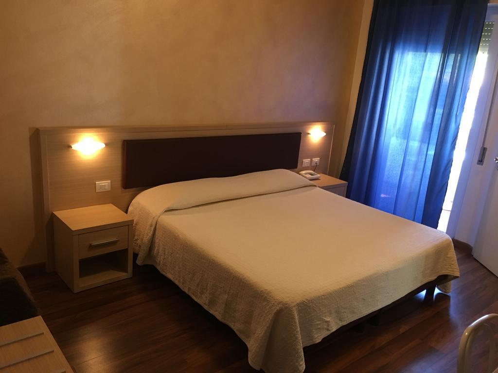 Hotel Grifone Принчипина-а-Маре Экстерьер фото
