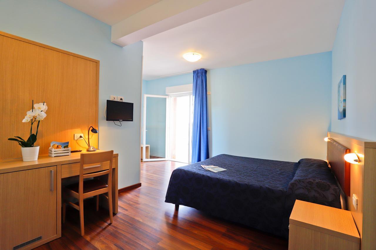 Hotel Grifone Принчипина-а-Маре Экстерьер фото